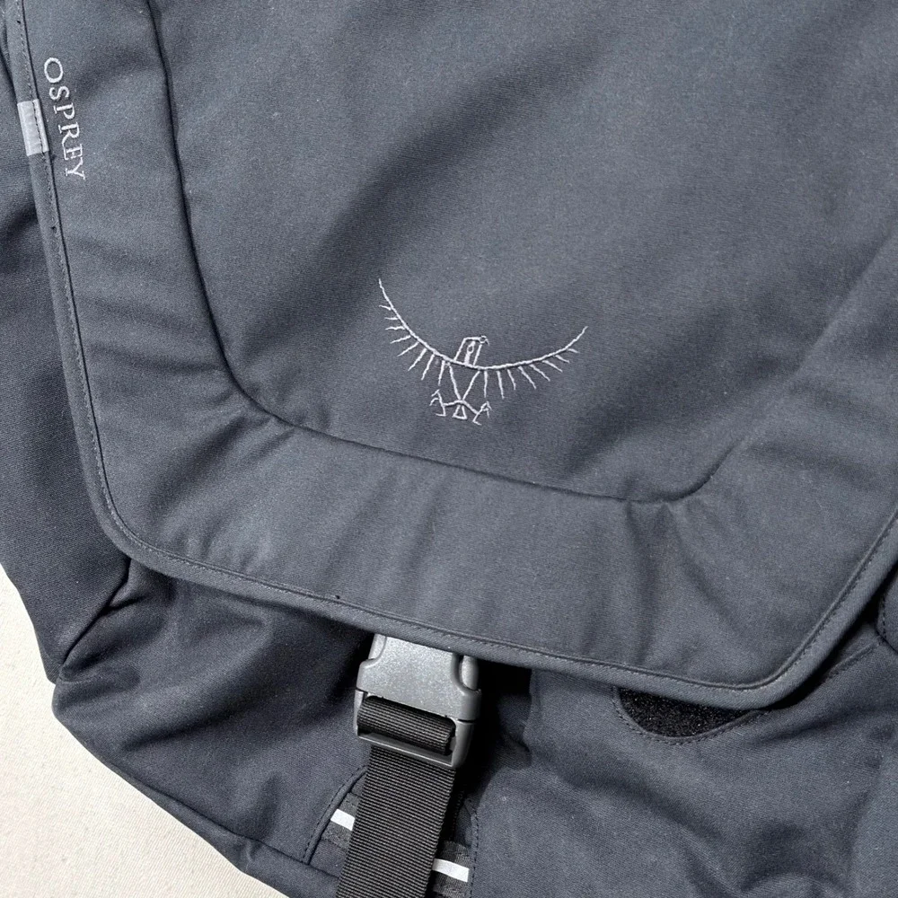 Osprey FlapJack Courier Messenger Bag Black 2011 Laptop Crossbody 17L Unisex